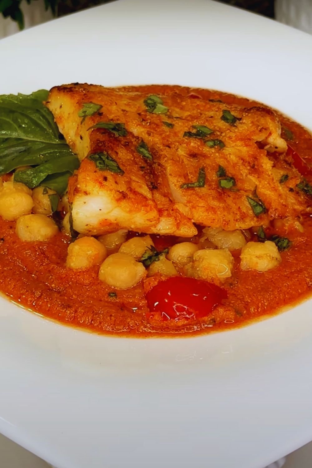 Pan-Seared Cod in White Wine Tomato Basil Sauce: A Mediterranean Delight